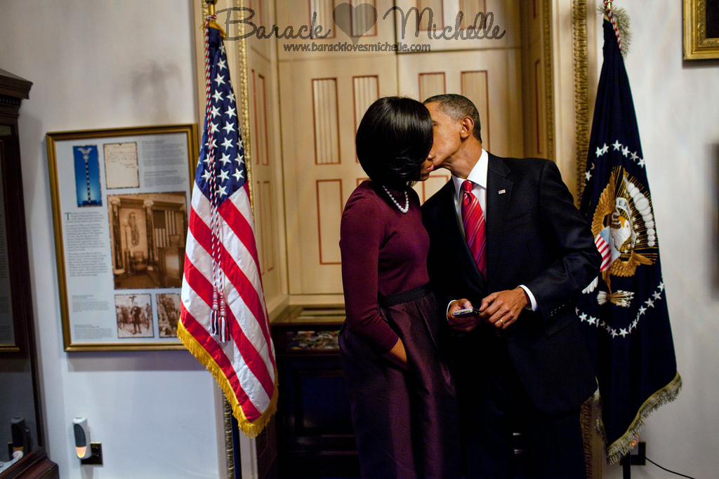 president and first lady kissing